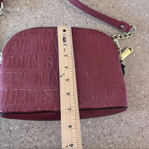 Steve Madden Logo Embossed Black/Gold Chain Dome Crossbody Purse - Picture 6 of 6